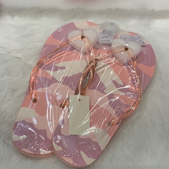 Aeropostale Pink Camo & White Multi Stripes Flip Flops Bundle - Picture 2 of 7